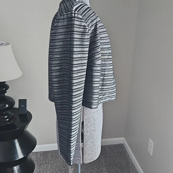 Patra Woman Vintage Metallic Stripe Bolero Jacket - Picture 5 of 8